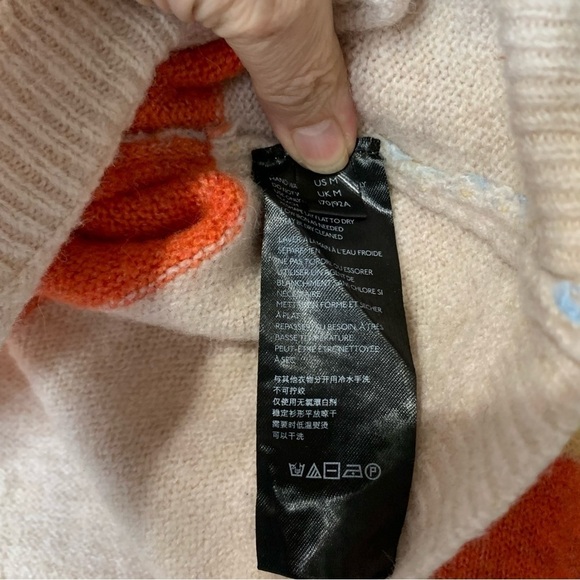 Urban outfitters rainbow striped sweater.‎ Size M - Picture 5 of 9